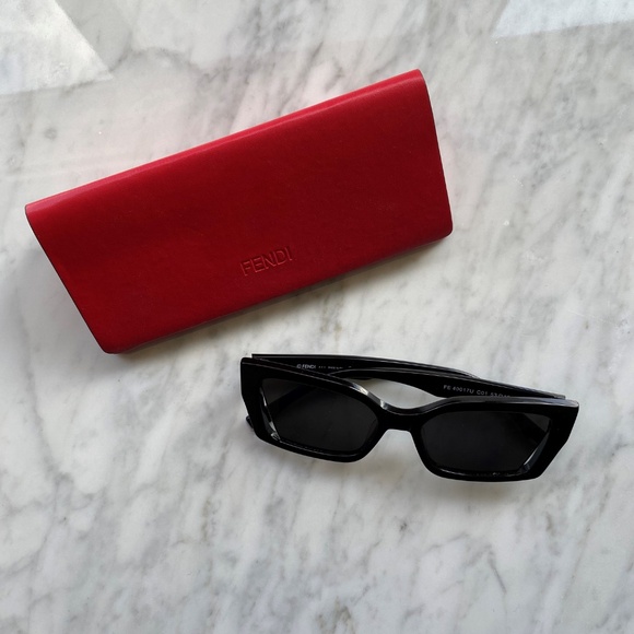 Fendi - Rectangular Sunglasses - Picture 9 of 10